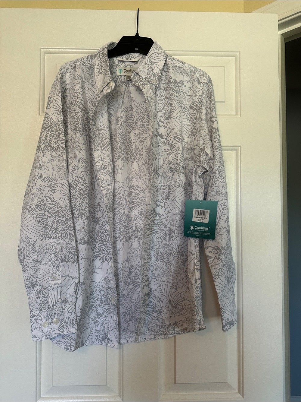 Coolibar Men’s White and Gray Botanical Print Long-Sleeve Button-Down Shirt UPF
